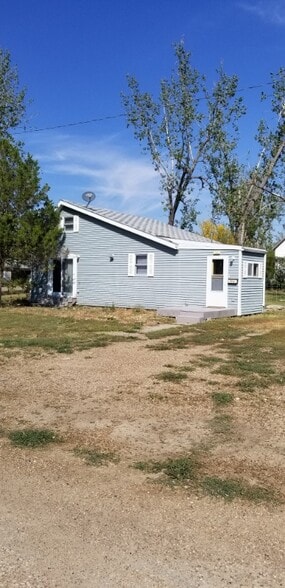 Primary Photo - 402 1st St N