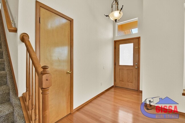 Building Photo - Beautiful home with 4 BR, 3.5 BA, 2 CAR wi...