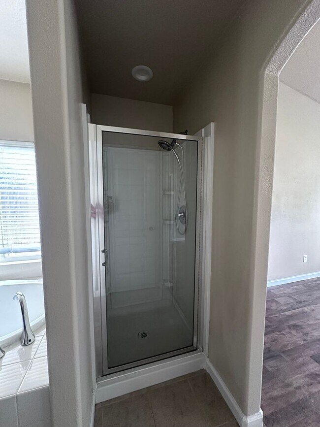 Building Photo - NW Visalia Home Coming Soon!