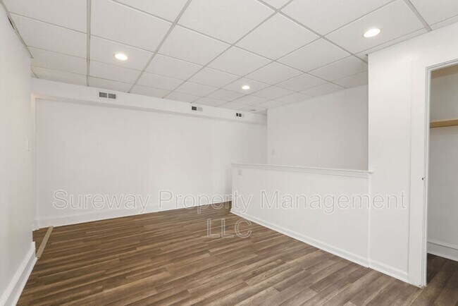 Building Photo - 1036 Collings Ave
