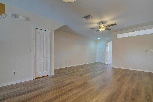 Building Photo - 15706 Stable Run Dr