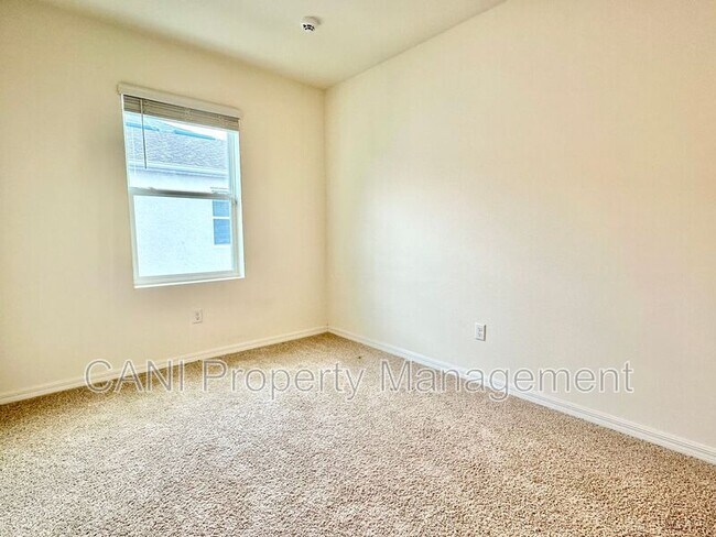 Building Photo - 230 Reena Dr