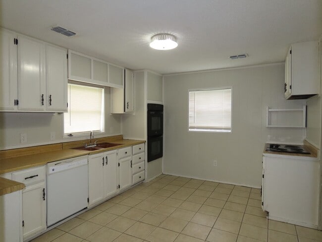 Building Photo - Country Living-Water Included! 2 Bedroom Home