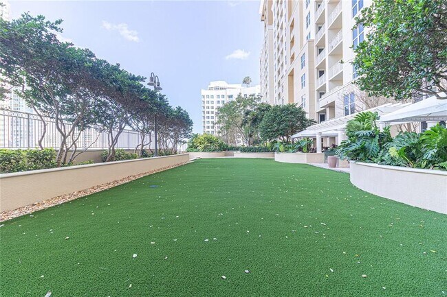 Building Photo - 511 SE 5 Ave