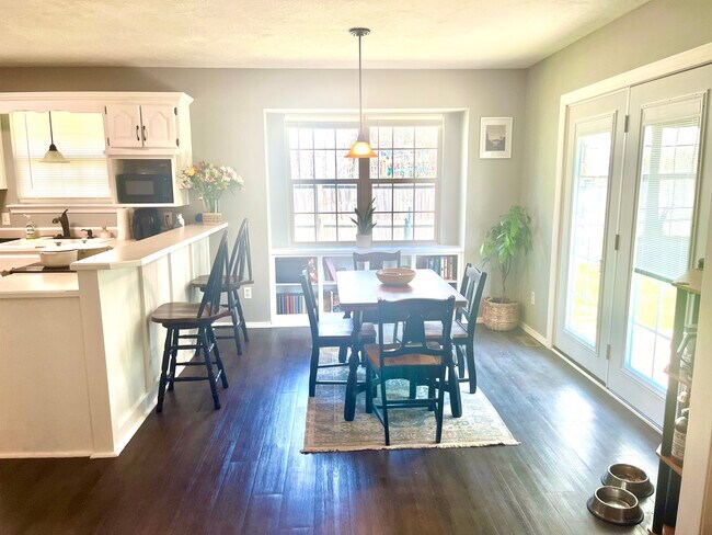 Building Photo - 390 Brook Ave