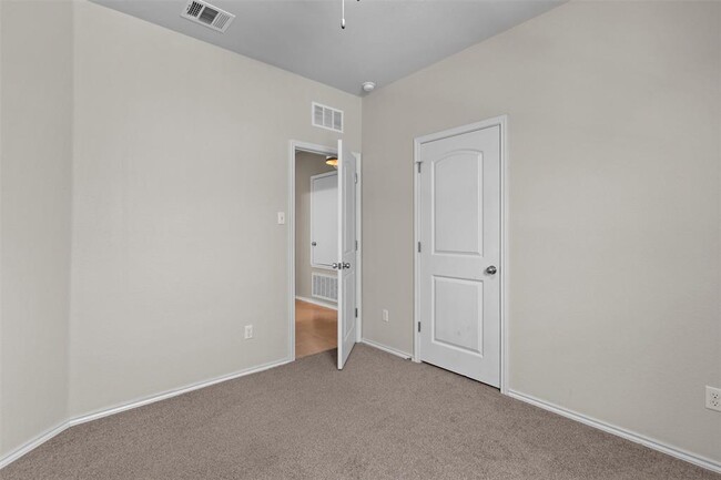 Building Photo - 133 Carlina Lp