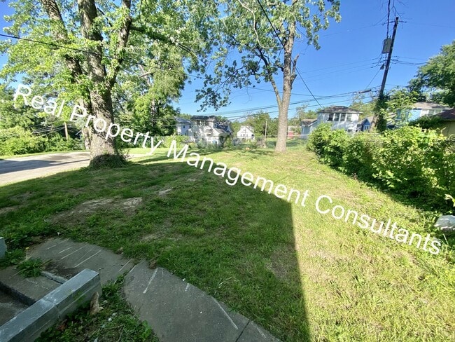 Building Photo - Charming 3 Bedroom, 1 Bathroom Home with B...