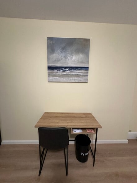 Room 2A - 21 Radcliffe Ave