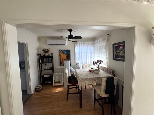 Building Photo - Olympic Duplex