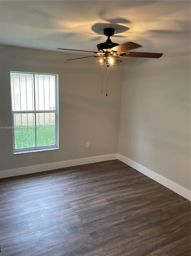 Building Photo - 880 NW 123rd Ct