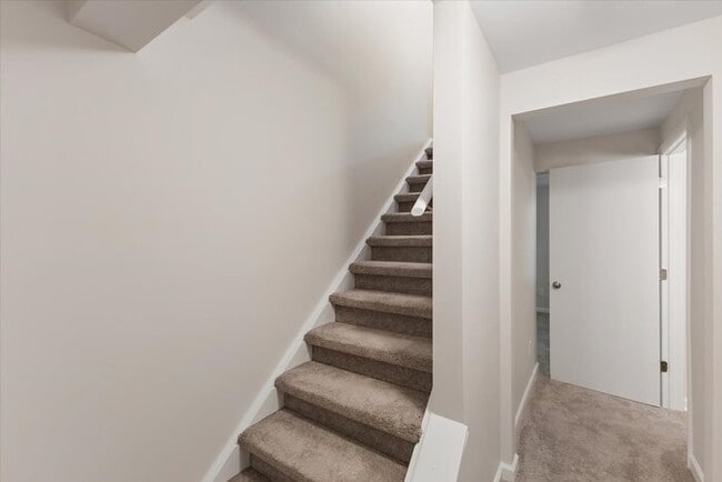 Building Photo - Beautifully Renovated Townhome For Rent In...