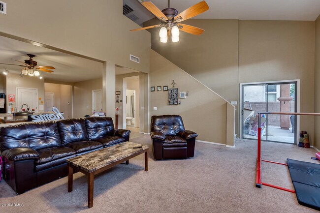 Building Photo - Charming 5 Bed 3 Bath Tolleson Home with Solar!!