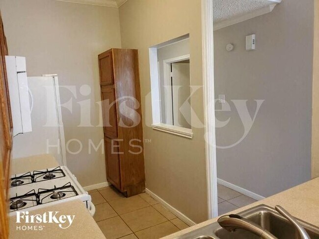 Building Photo - 8518 Pearl Lake Dr