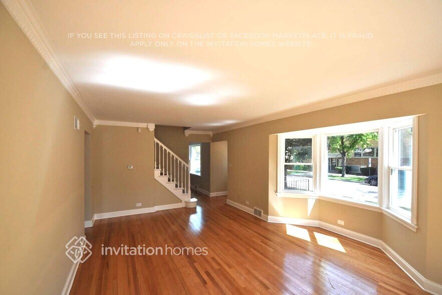 Building Photo - 9852 Schiller Blvd