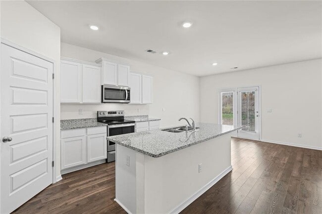 Building Photo - 166 Champlain Rd