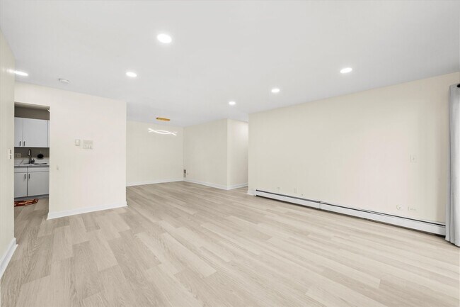Building Photo - 9S125 Lake Dr
