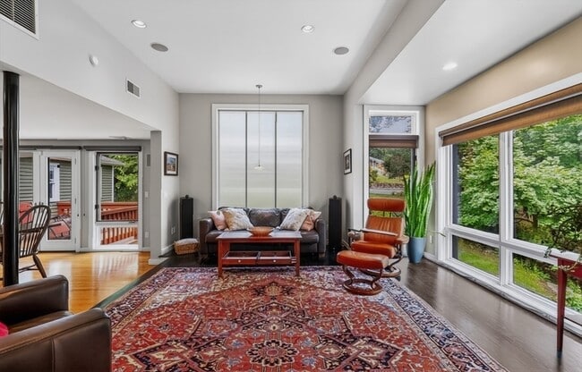 Building Photo - 15 Suban Pl