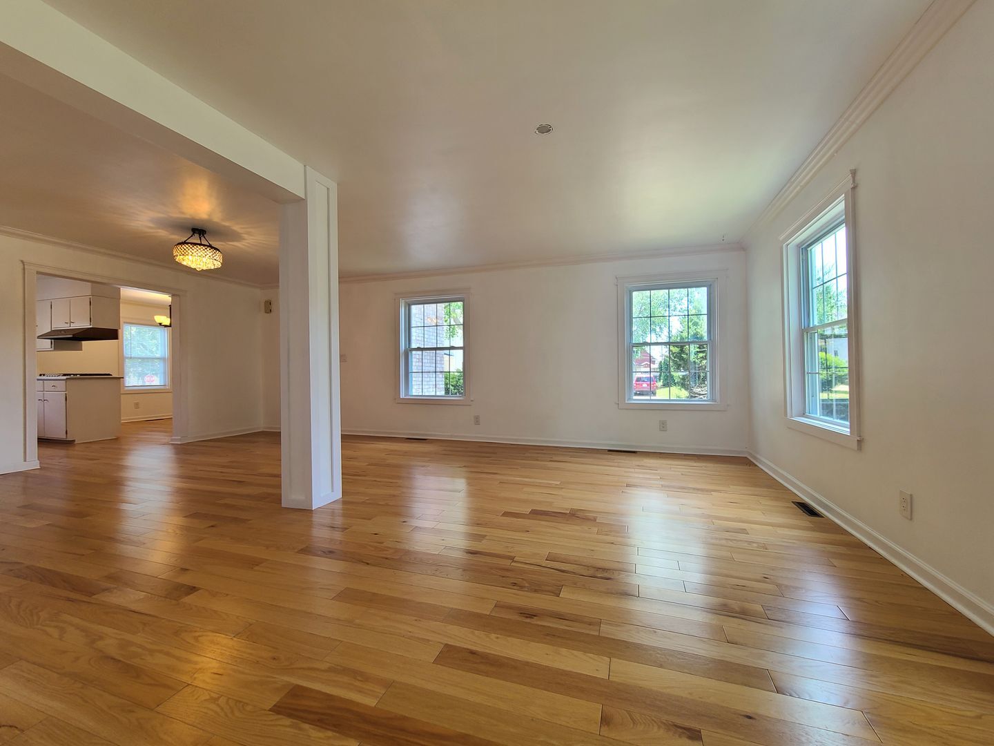 Building Photo - 547 Archer Ave