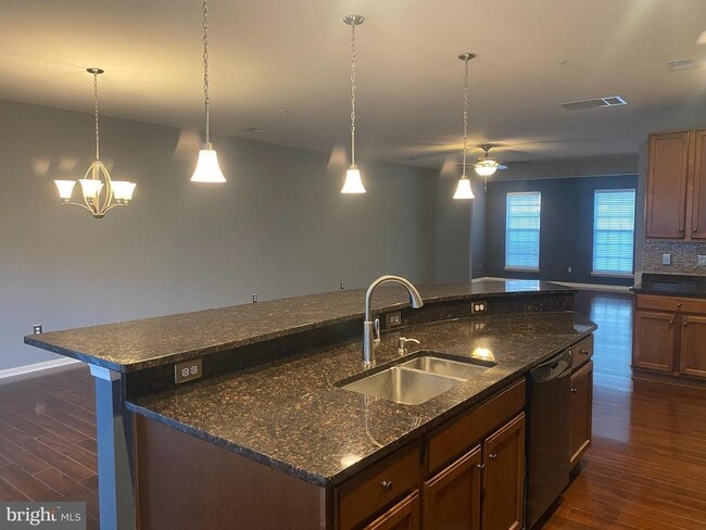 Building Photo - 8049 Crescent Park Dr