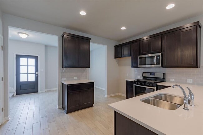 Building Photo - 2024 Pecan Island Dr