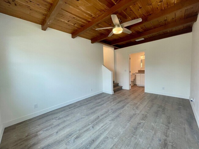 Building Photo - Fully Remodeled 4 Bedroom 2.5 Bathroom in ...