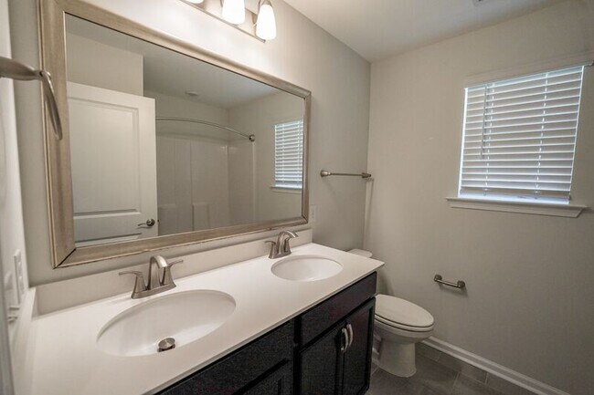 Building Photo - 3556 Castleoak Dr