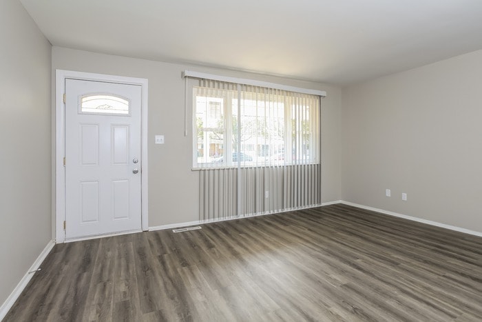 Building Photo - 864 Tivoli Ln