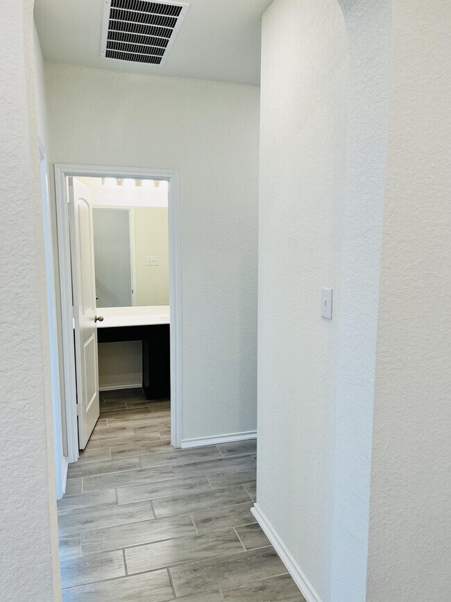 Building Photo - 6229 Mantalcino Dr