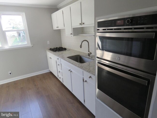 Building Photo - 3207 Fairdale Rd