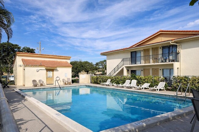 Building Photo - 11116 Royal Palm Blvd