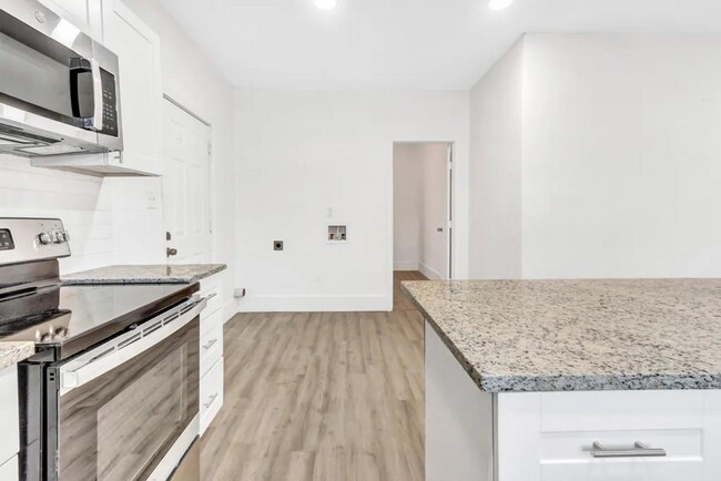 Building Photo - 2105 Walnut St