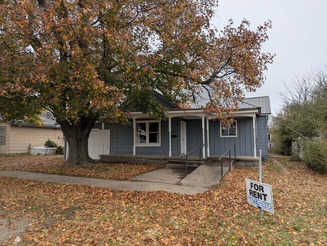 Building Photo - 4-Bedroom/1 Bath Home for Rent – $1,200/month – Columbus, KS