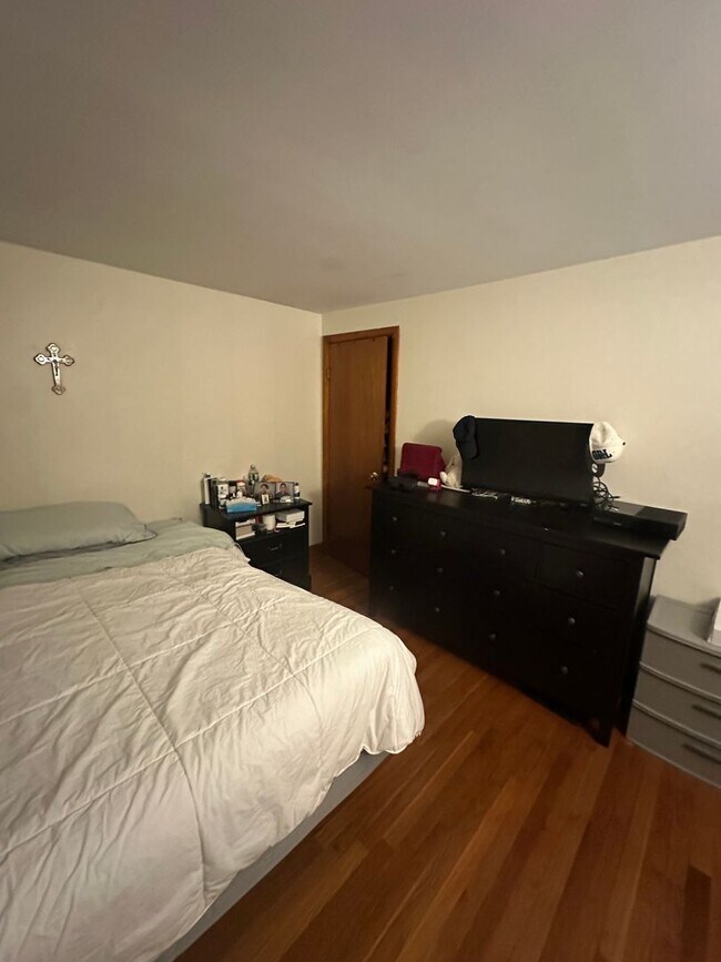 Building Photo - 28 Olcott St