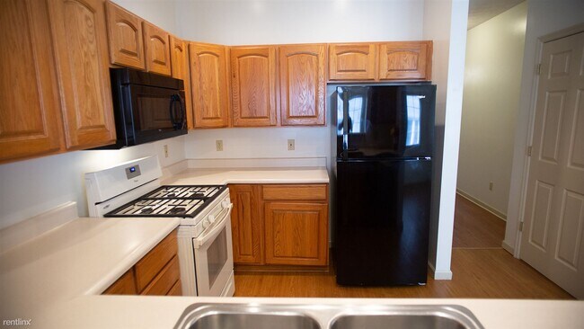 Building Photo - 2 br, 2.5 bath Townhome - The Gables The G...