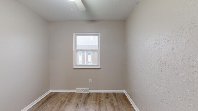 Building Photo - 630 Abbe Rd S