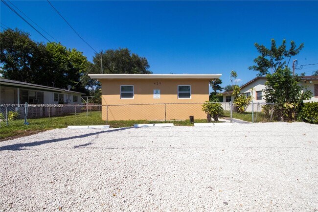 Building Photo - 429 NW 9th Ave