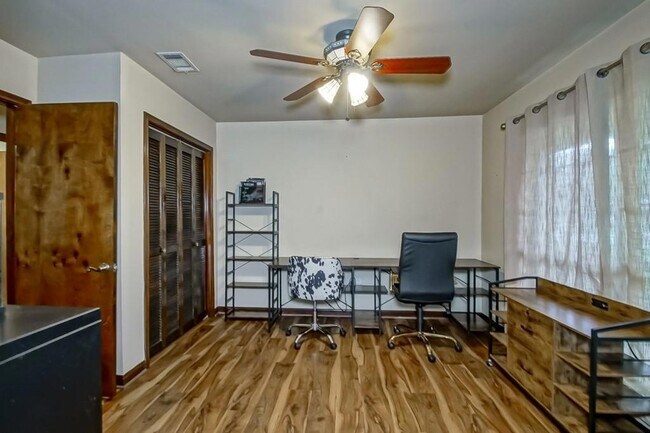 Building Photo - 131 Kingston Dr