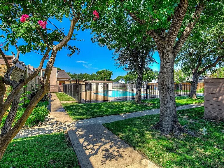 Building Photo - 3121 Park Ln