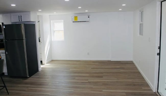 Building Photo - 275 Milling Rd
