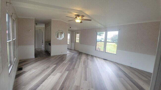 Building Photo - " 2-Bed, 2-Bath Mobile Home Retreat in Tan...
