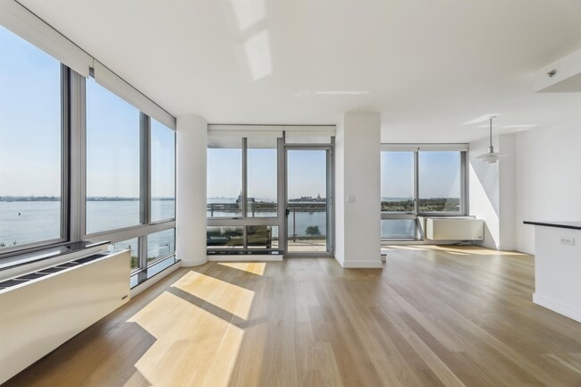 Building Photo - 25 Hudson St