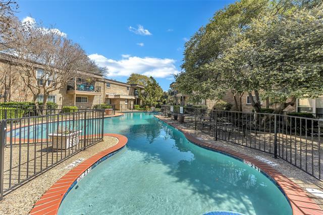 Building Photo - 7906 Royal Ln