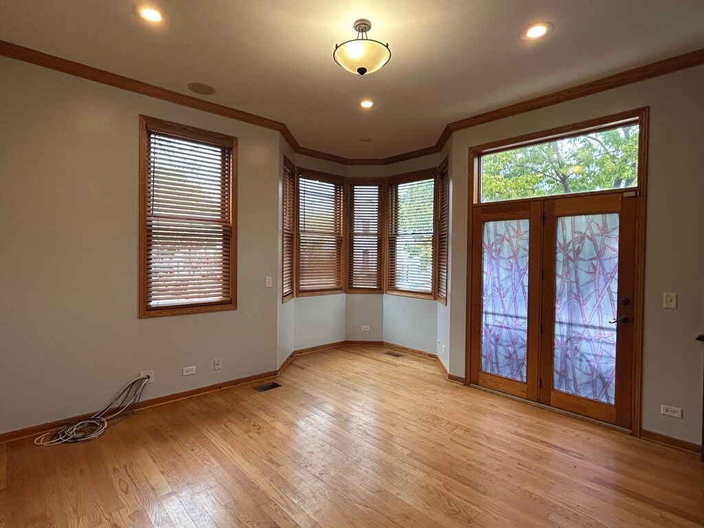 Living Space - 1901 S May St