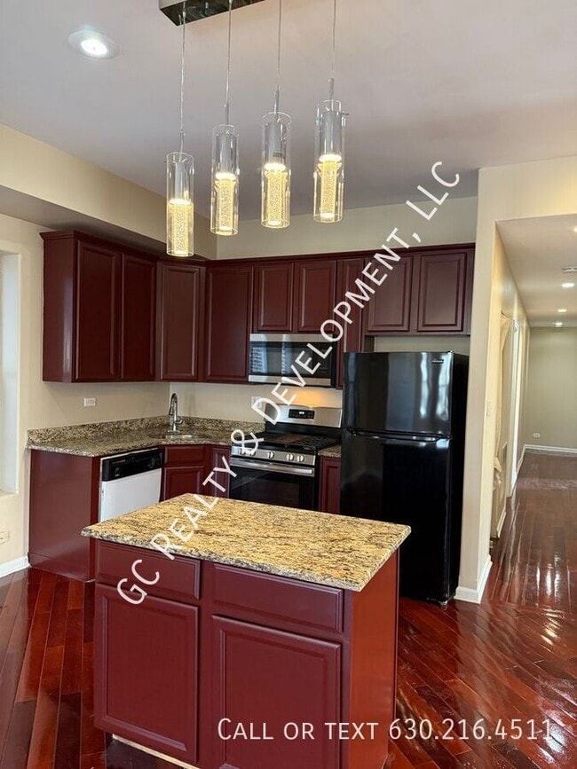Building Photo - 5816 S Michigan-Unit 2