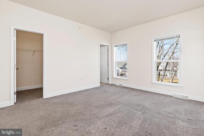 Building Photo - 1323 Saxton Wy