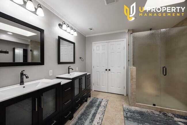 Building Photo - Great property in Plano mature community w...