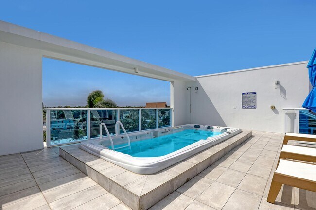 Building Photo - 1 S Palmway