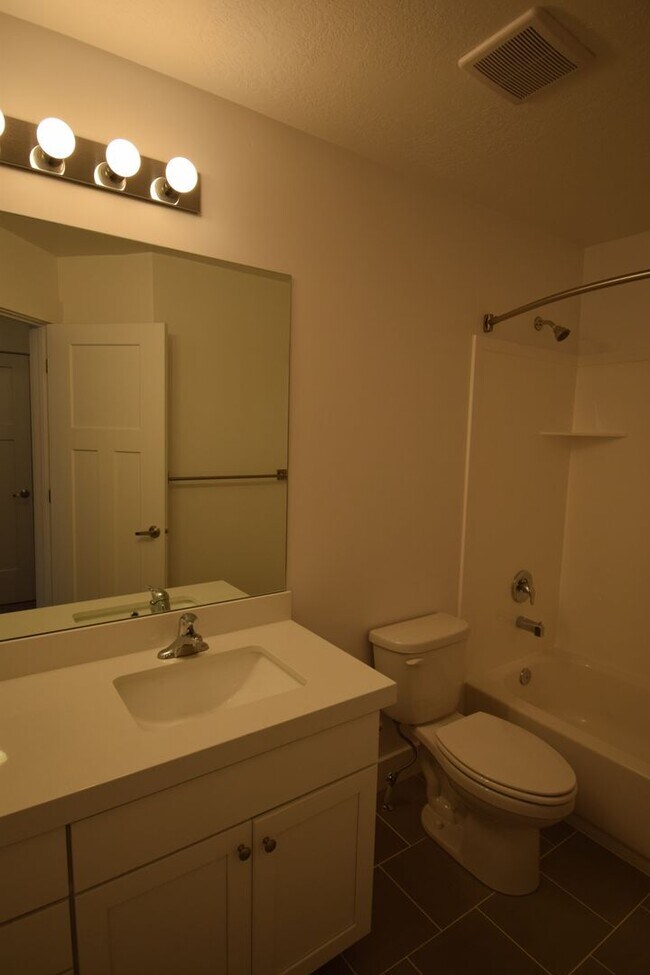 Building Photo - Charming 3 Bed 2.5 Bath Townhome in Murray!!!