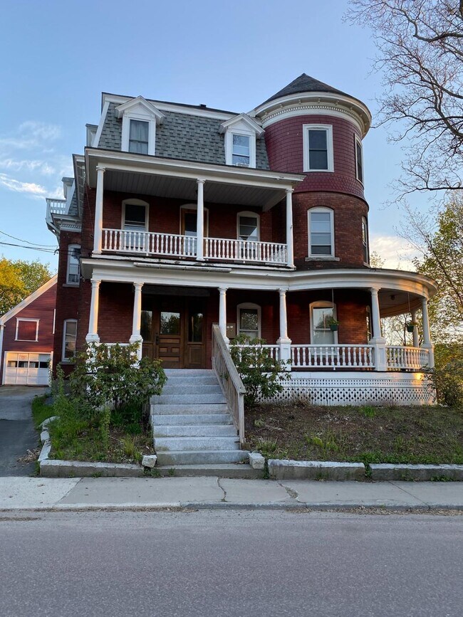 Primary Photo - 54 Wellington St