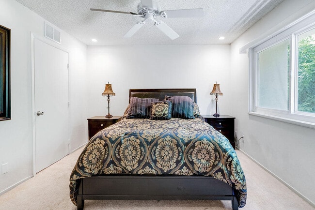 Building Photo - 48728 Desert Flower Dr